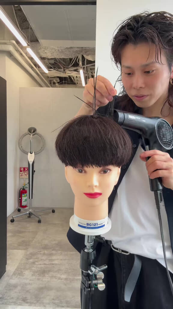 髪をいっぱい立てます