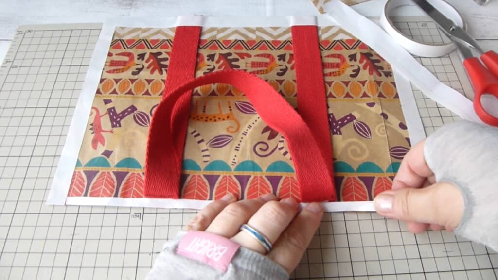 持ちての下にはる