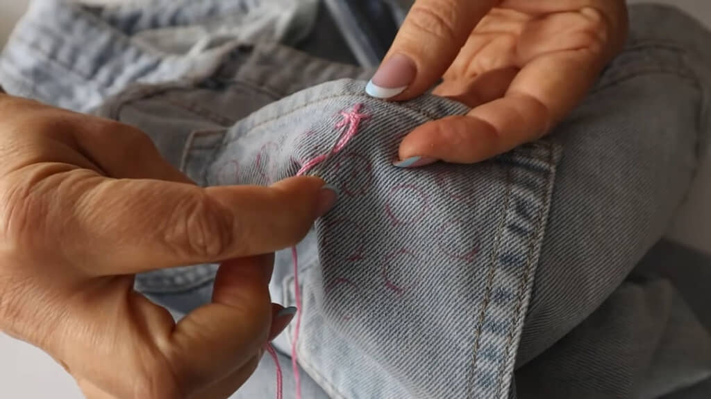 放射状にステッチし、交互に糸を通します