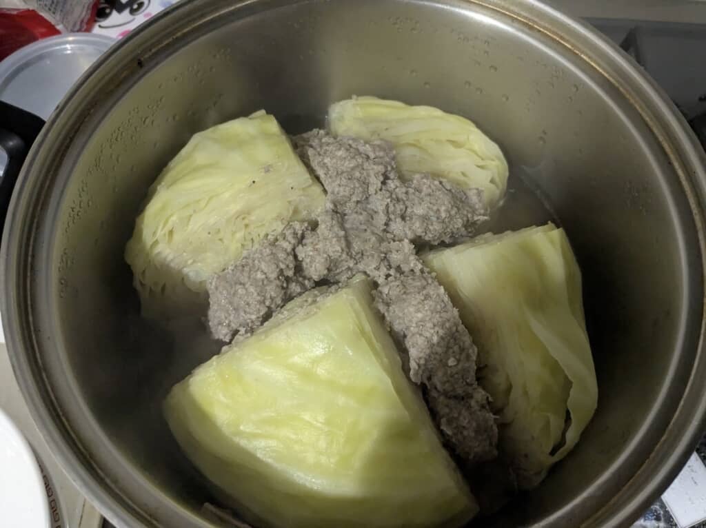 料理名は「丸ごとキャベツ」