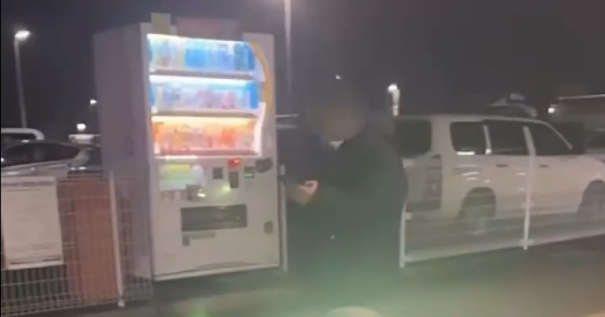 カッコよく下校していた高1長男→“お母さんの車”を見つけると……？　思わず吹き出しちゃう反応に「これ好きだわww」（1/3） | 教育・子育て ねとらぼ