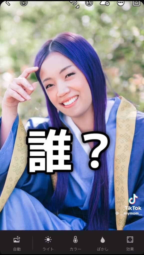 顔を生成AIで消してみるコスプレイヤー