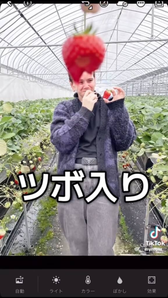 顔を生成AIで消してみるコスプレイヤー