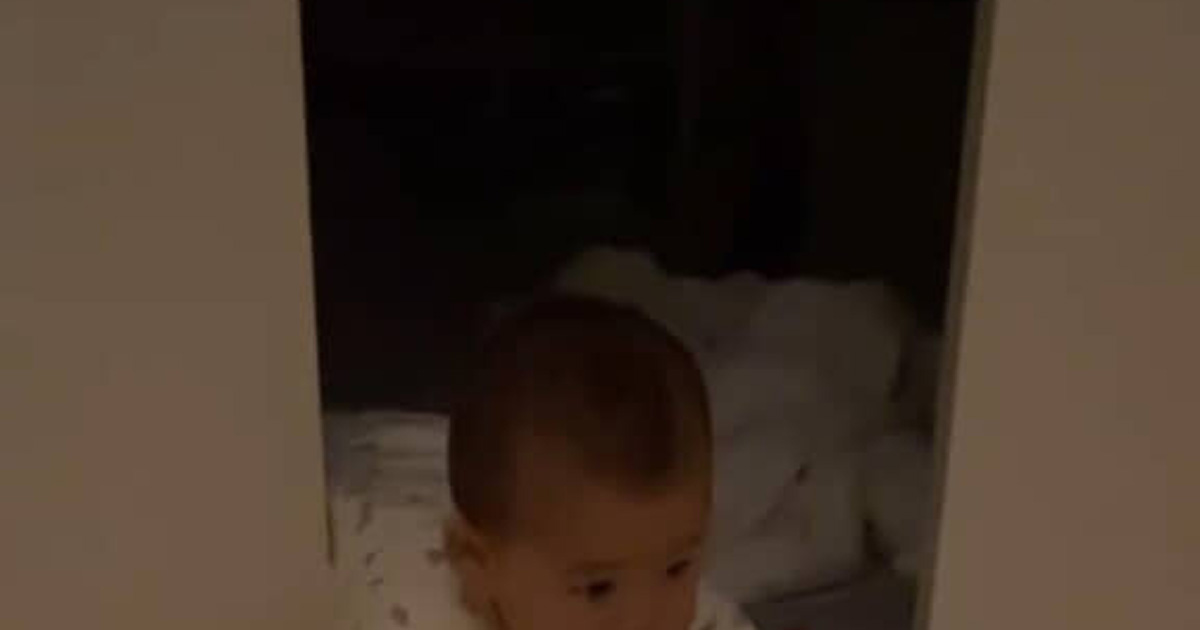 寝かしつけを終えたママが夜中にこっそりトイレへ行こうとしたら……　ママ絶望な光景が400万回再生（1/3） | 教育・子育て ねとらぼ