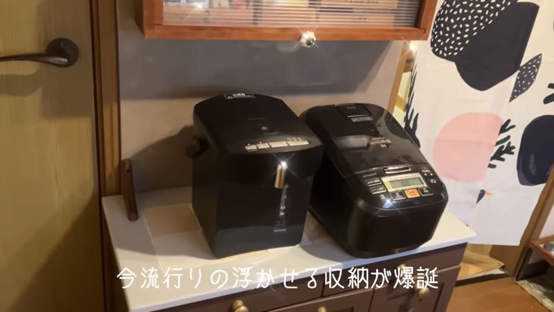 DIYによりすっきりしたキャビネットの上