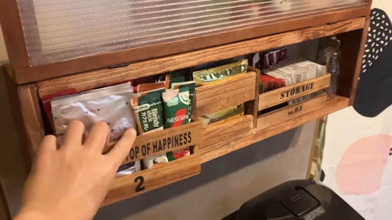 何が入っているか見やすい収納棚