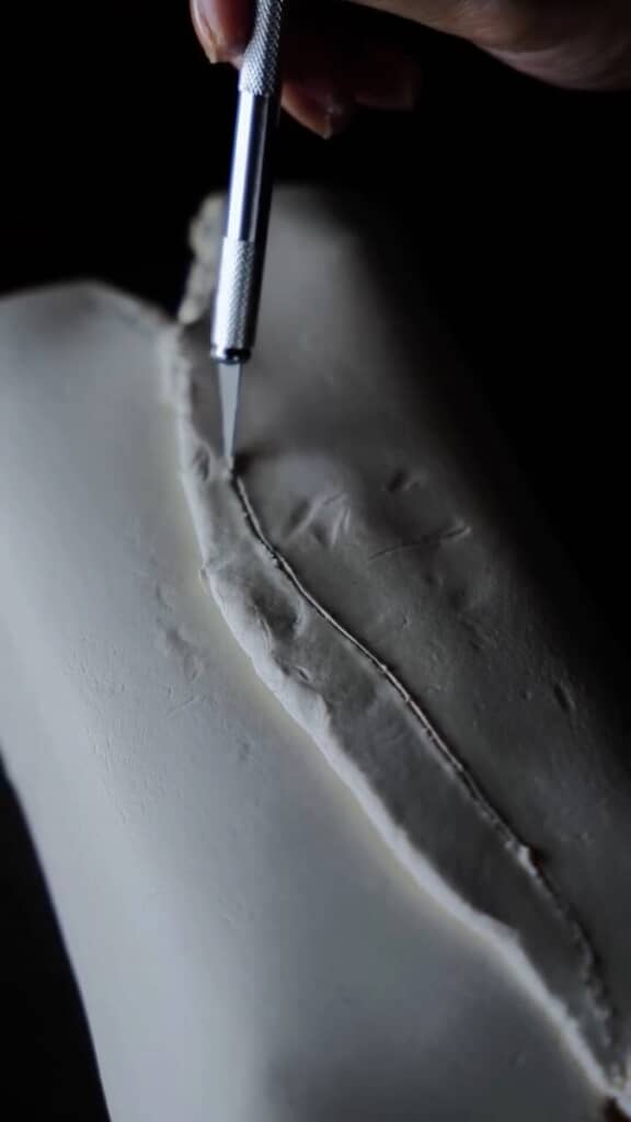 真ん中も切り抜いてティッシュの取り口を作成