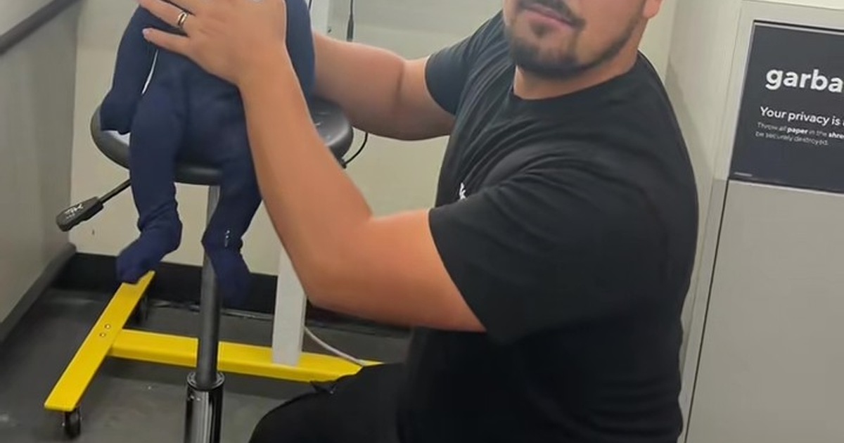 生後7週間の赤ちゃん、初めての証明写真を撮ったら……「なんてこった」　5200万再生のとんでもない仕上がりにママ爆笑【海外】（1/3） | ねとらぼ