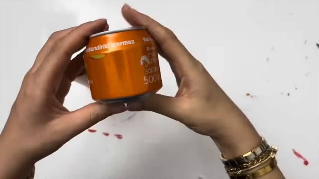 空き缶でキャンドルホルダーを作るアイデア