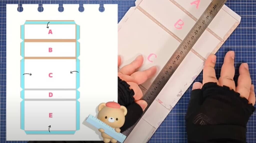 デザインペーパーを貼ります