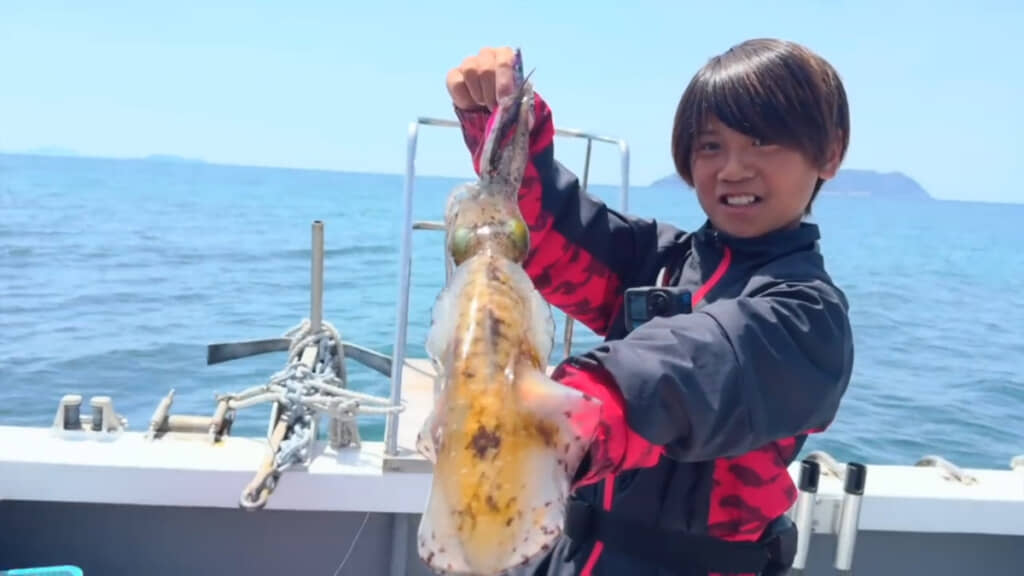 自分の力で大きなアオリイカを釣り上げることができました！