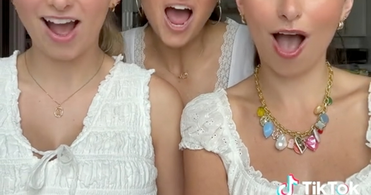 双子姉妹「ママの遺伝子はクレイジー」→親子が並ぶと……　目を疑う光景が4900万再生「3つ子かと思った！」【海外】（1/3） | ライフスタイル ねとらぼ