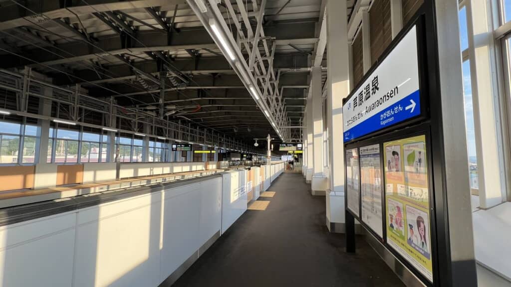 越前たけふ駅と加賀温泉駅と小松駅に似ている芦原温泉駅