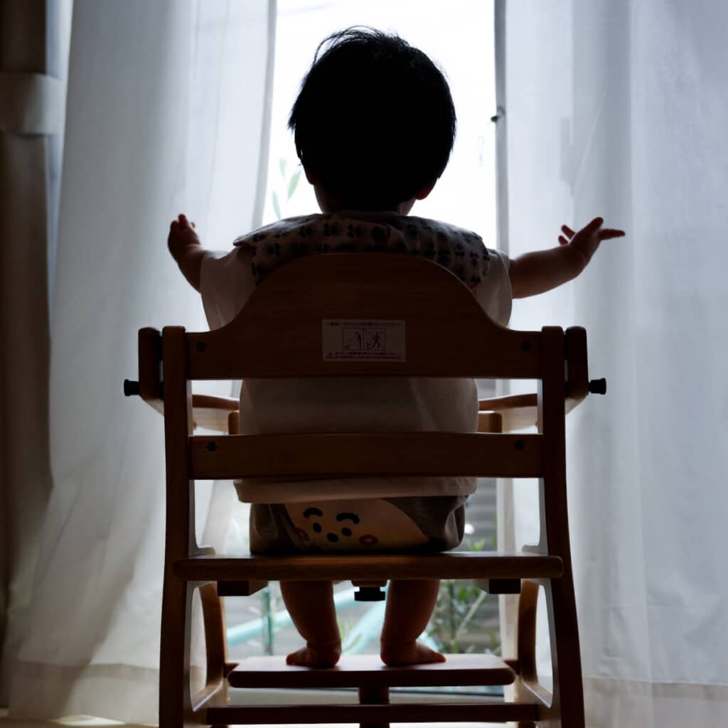 「さあゲームを始めようか」と言っていそうな後ろ姿