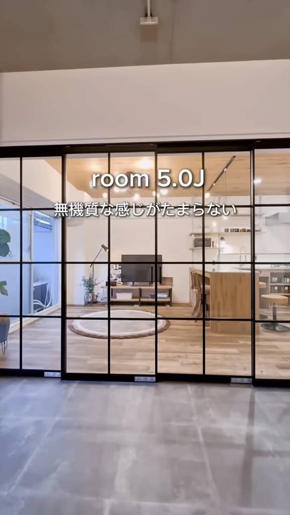 外観からは想像つかないオシャレすぎるリノベ物件