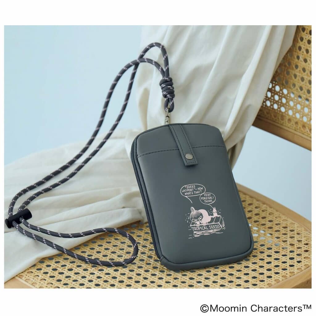 リトルミイ肩掛けもできて便利なストラップ付きマルチケース