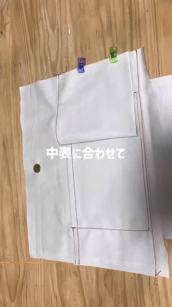 画像上側にクリップで留めたのがホルダー用布