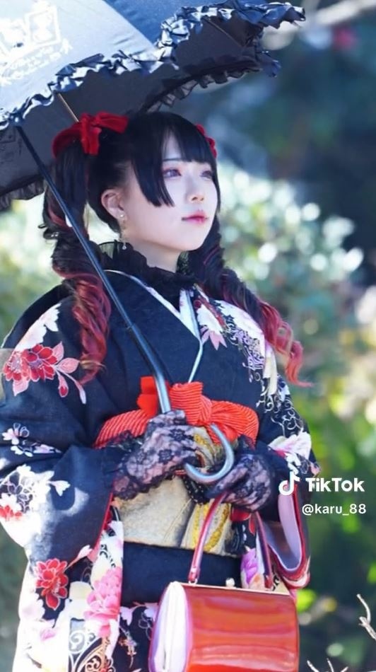 成人式での茅野さん