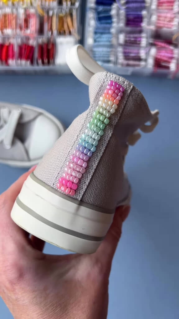 スニーカーに刺しゅうをしたところ