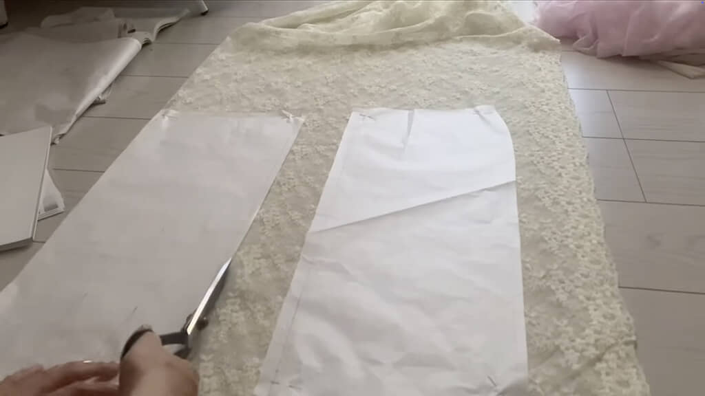 レースをたっぷり使います