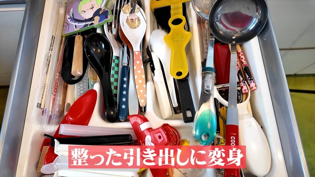 山田花子宅の荒れ果てたキッチン