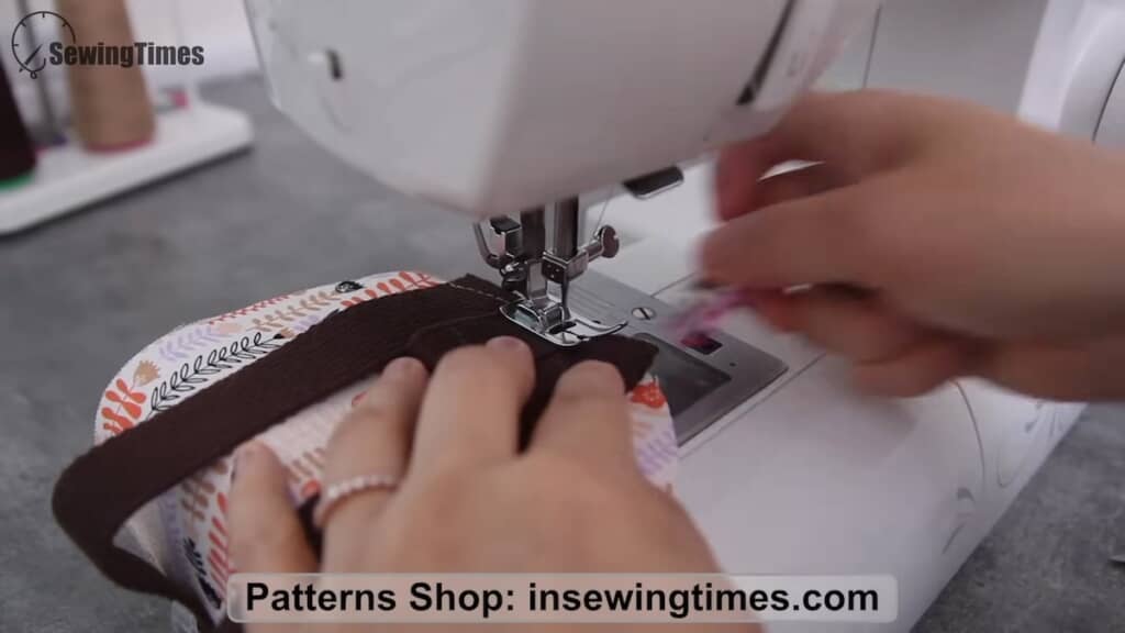 ストラップを縫い付け