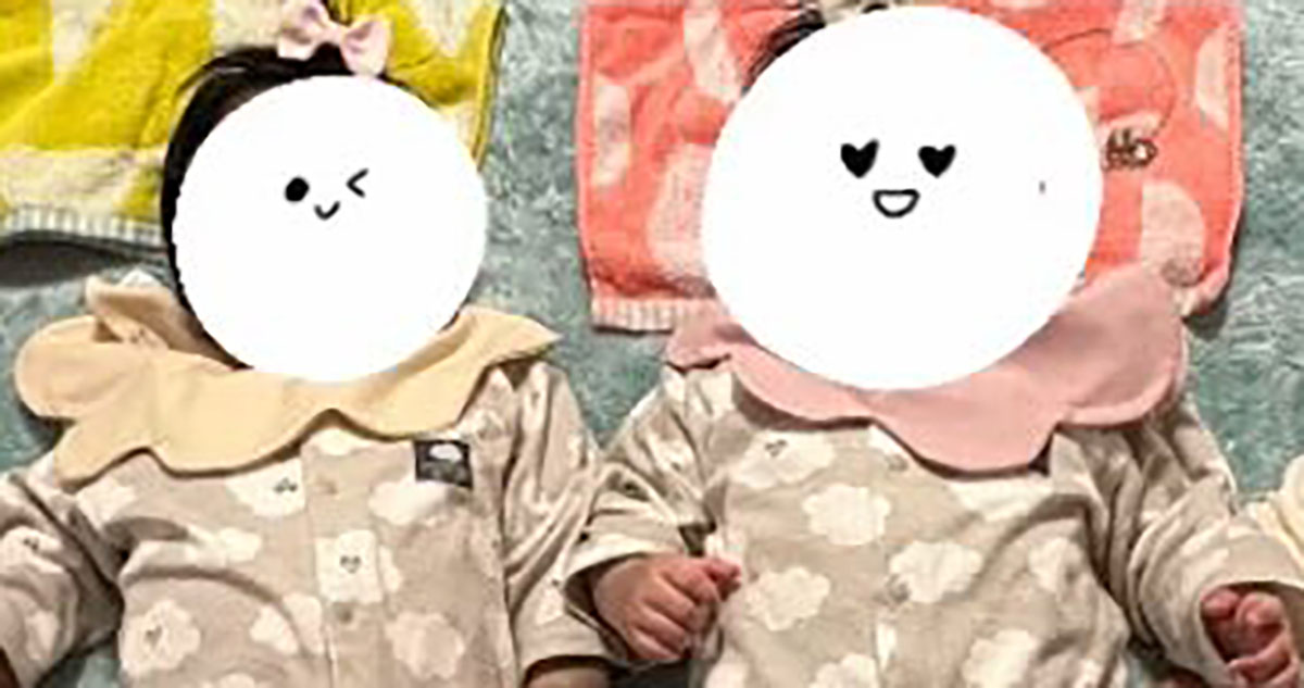 「双子ママ仲間に会ってきました」→記念に撮った1枚がすごい！　幸せすぎる光景に「ご縁ですねぇ」「これは毎年撮影推奨」（1/3） | 育児 ねとらぼ