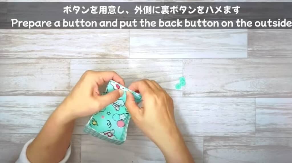 ボタンを用意してはめます