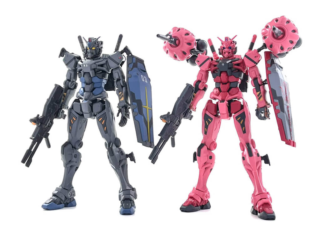 キット本来の色（右）と比べると、えらい変わり様