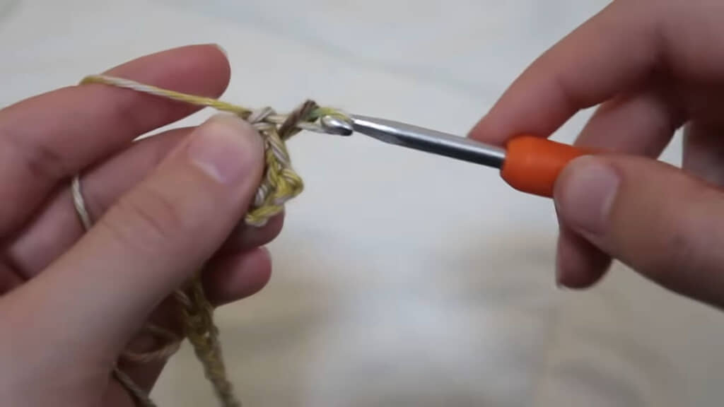 リンク長編みをしているところ