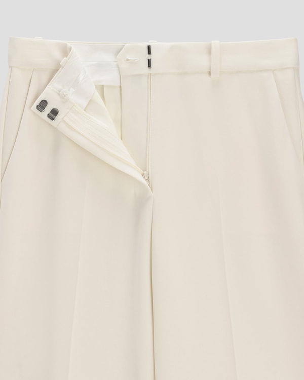 人生No.1フィット感」 Theory（セオリー）の“美ラインパンツ”が高評価