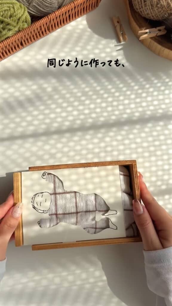 イラストの赤ちゃんがベビー服を着ているように演出