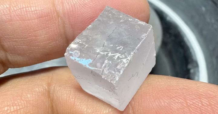 綿毛みたいな白い石→プロが本気で磨いたら……「ええええぇーすご」　とんでもない激変姿に「初めて見てあんぐり」（1/3） | ライフスタイル ねとらぼ