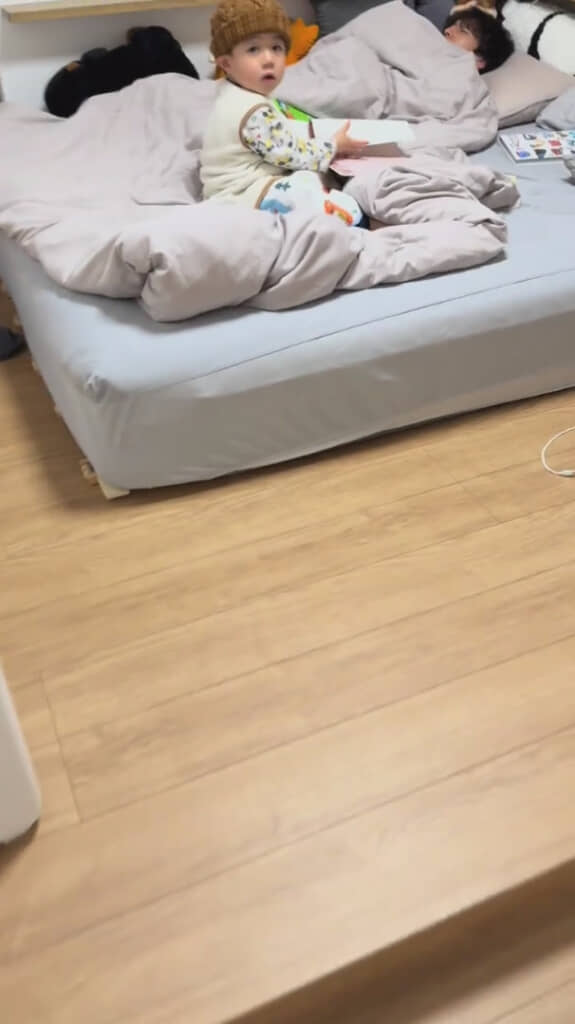 寝室に入ってみると……