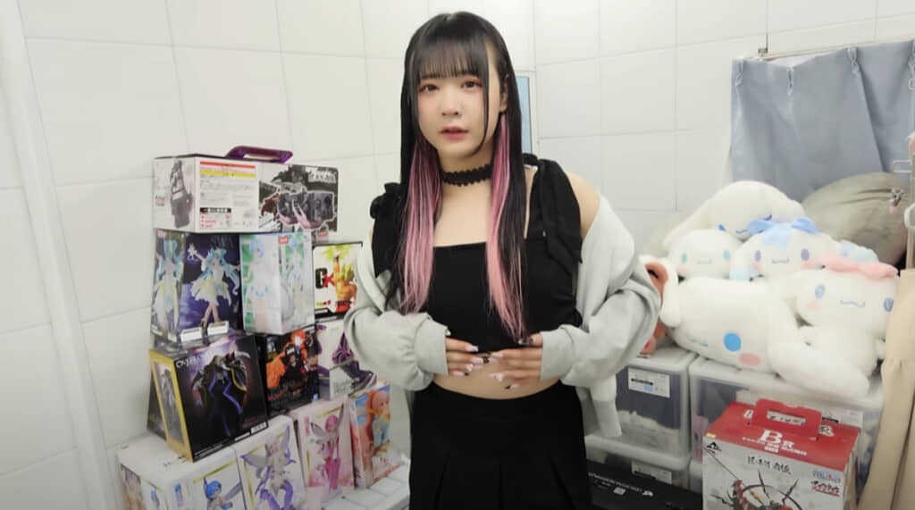 食べたばかりなので、頑張ってへこませつつお腹を披露してくれたひめにぃ様