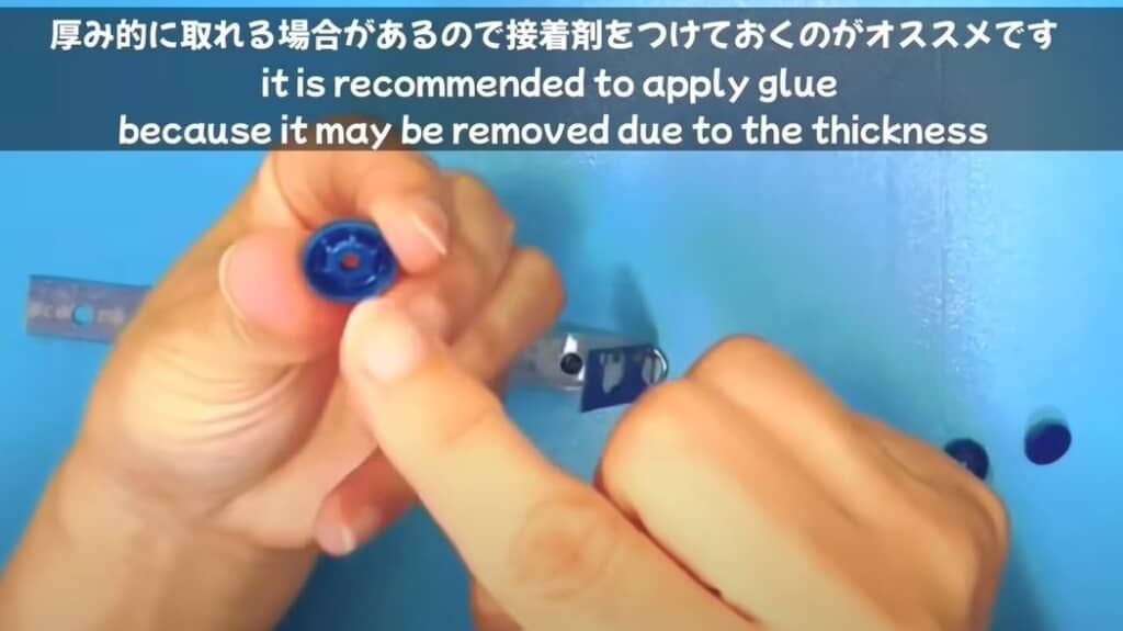 ワンタッチスナップボタンに接着剤を付けておくのがお薦め
