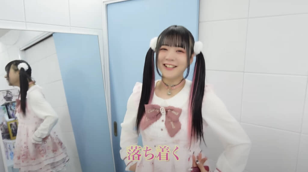 普段の格好に戻って安心した様子のひめにぃ様