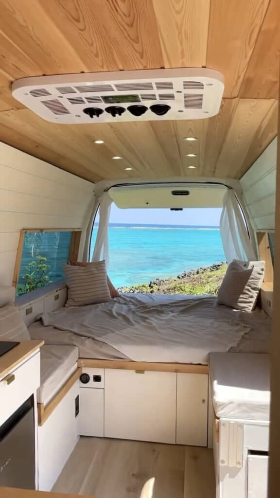 海が映えて最高の空間に