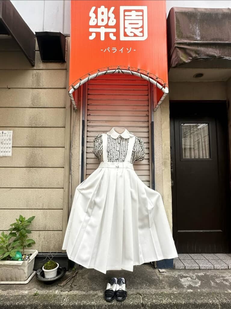 透明人間のようなドレス写真