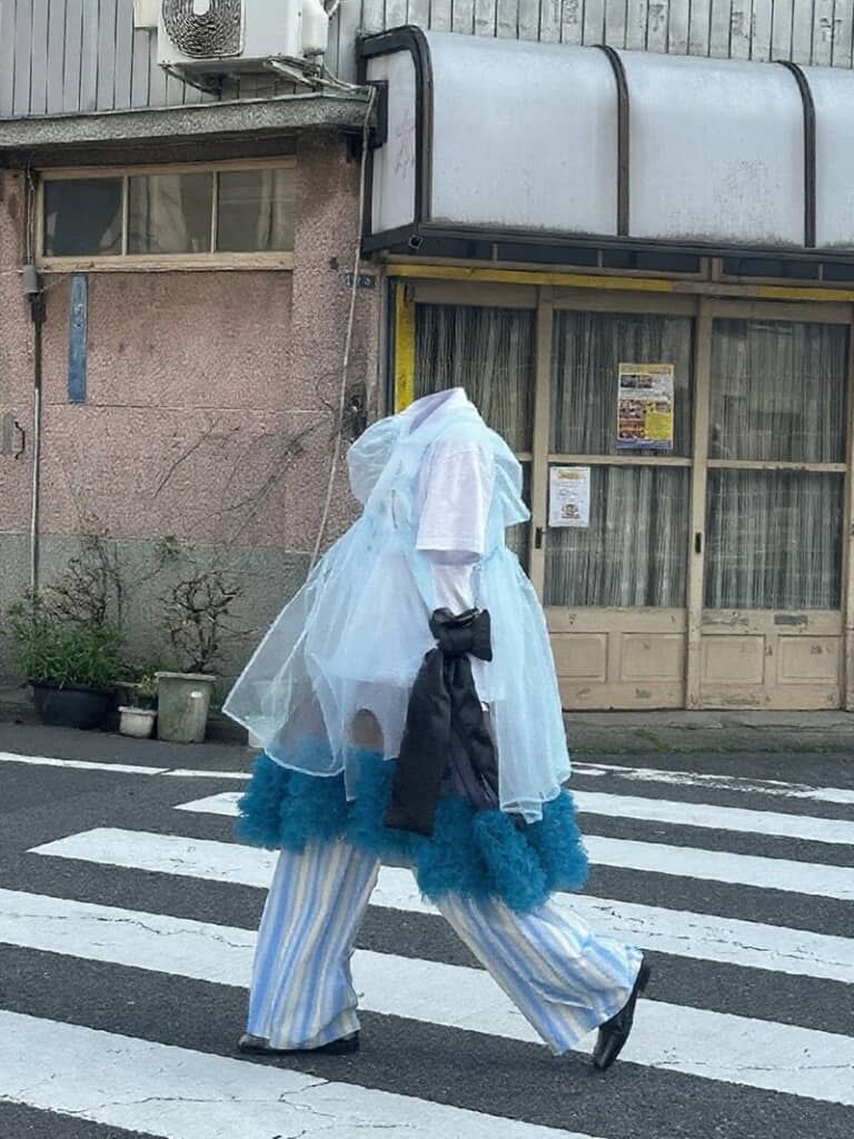 透明人間のようなドレス写真