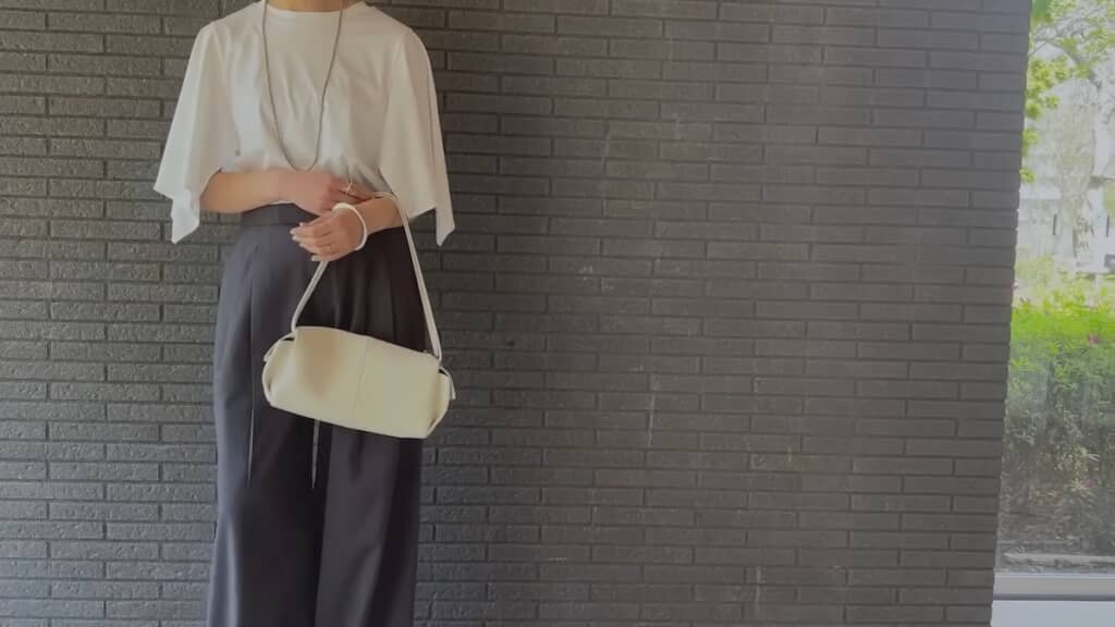 ふんわり袖が気になる二の腕や肩まわりをふんわりカバー