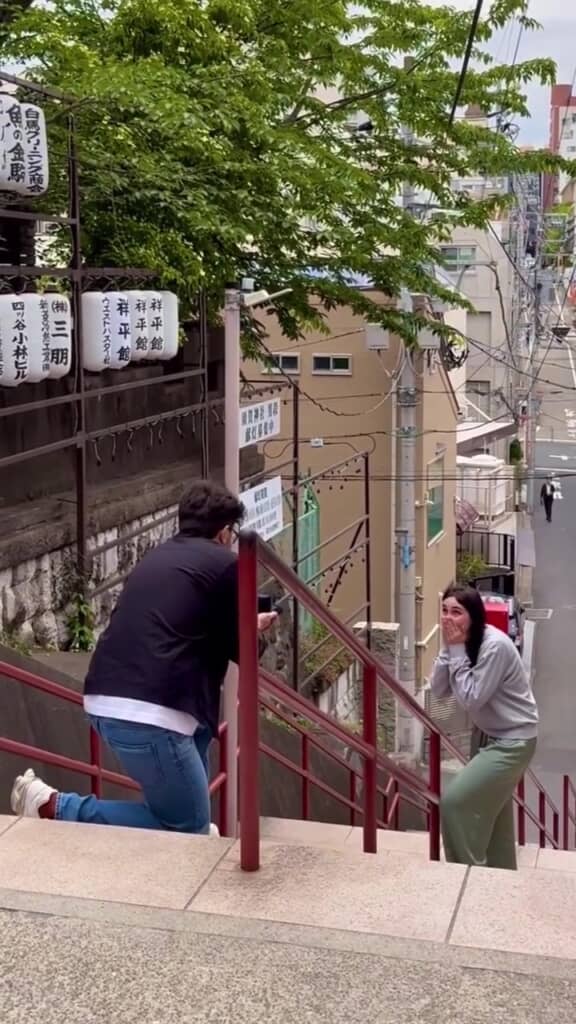 感動する女性