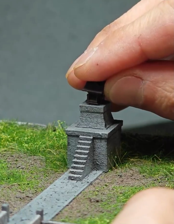 ジオラマの技術で土や草を再現
