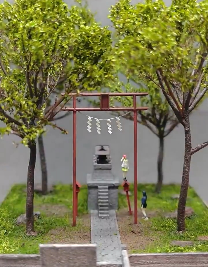 灯篭の上に立つマチュとそれを見上げるニャアンも再現
