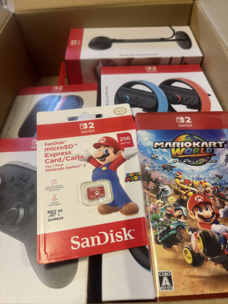 遊ぶゲームソフトと専用周辺機器を揃えた投稿主さんのお母さま（画像提供：れおまる／@reomaru_1103さん）