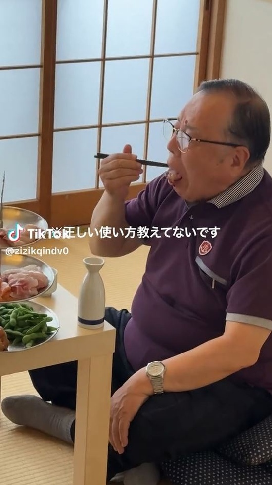 アフタヌーンティー用食器をまさかの方法で使うじいじ