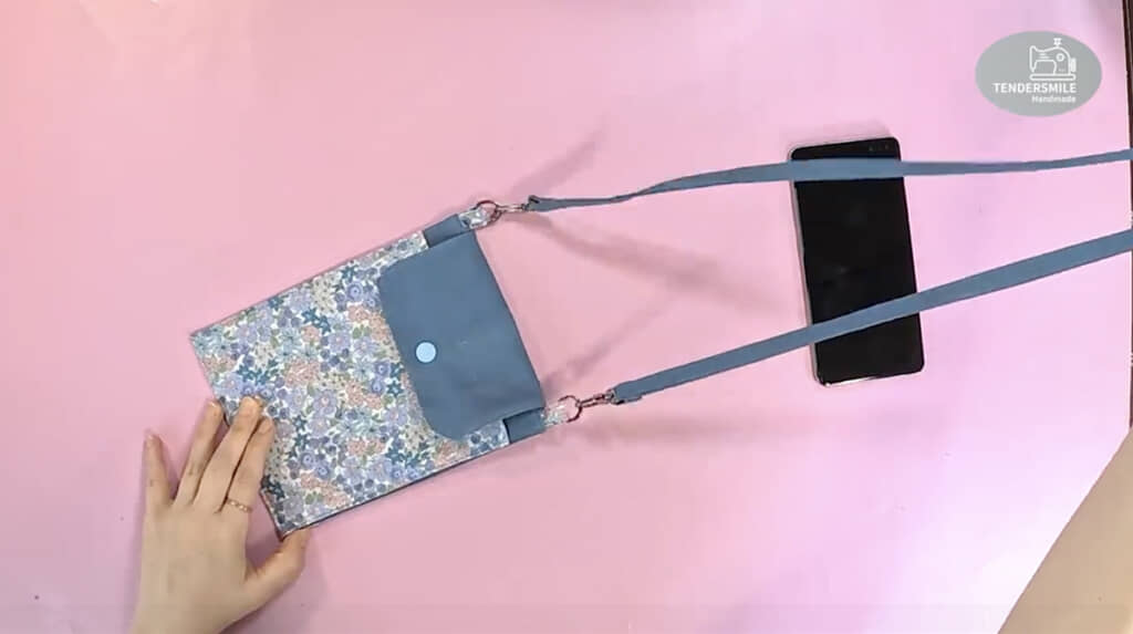 薄くて軽い便利なスマートフォンショルダー