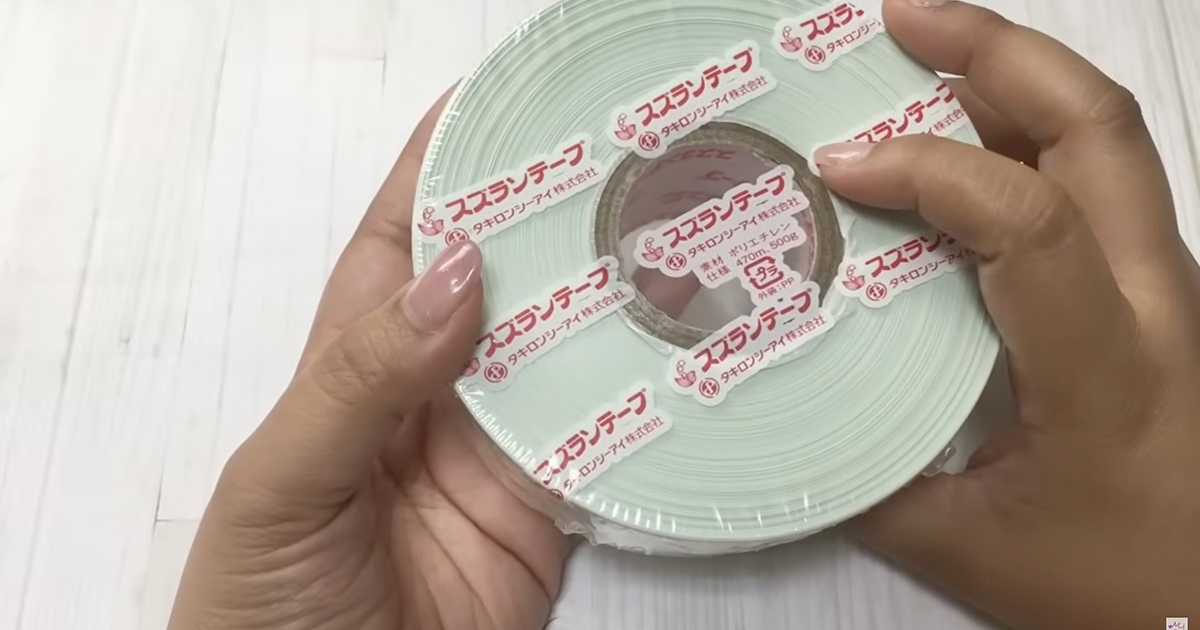 涼しげグリーンのスズランテープを、かぎ針でひたすら編むと……　毎日使いたい“夏っぽアイテム”に「かわいい〜」（1/2） | ライフスタイル ねとらぼ