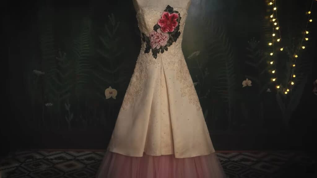 インパクト大なお花とピンクのチュールがすてき