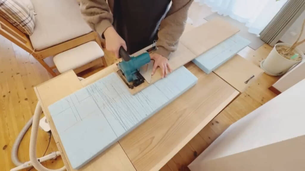 丸ノコでカット